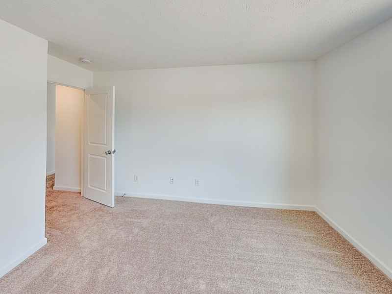 2056 White Oak Ln - Photo 6 of 17