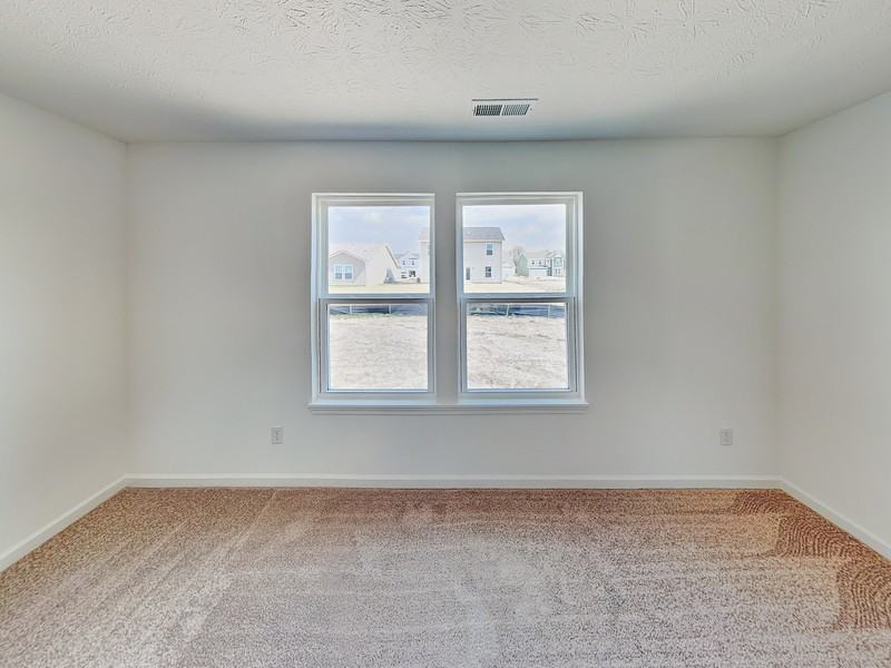 2056 White Oak Ln - Photo 7 of 17