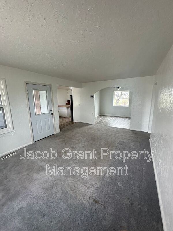 4590 N 15th E - Photo 2 of 21