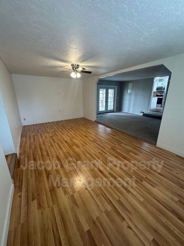 4590 N 15th E - Photo 7 of 21