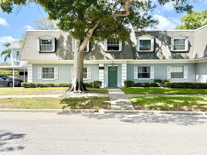 1712 Belleair Forest Dr - Photo 2 of 50