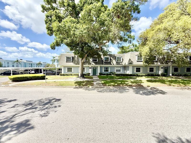 1712 Belleair Forest Dr - Photo 3 of 50