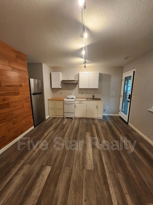 12896 Rices Crossing Rd #B - Photo 7 of 14