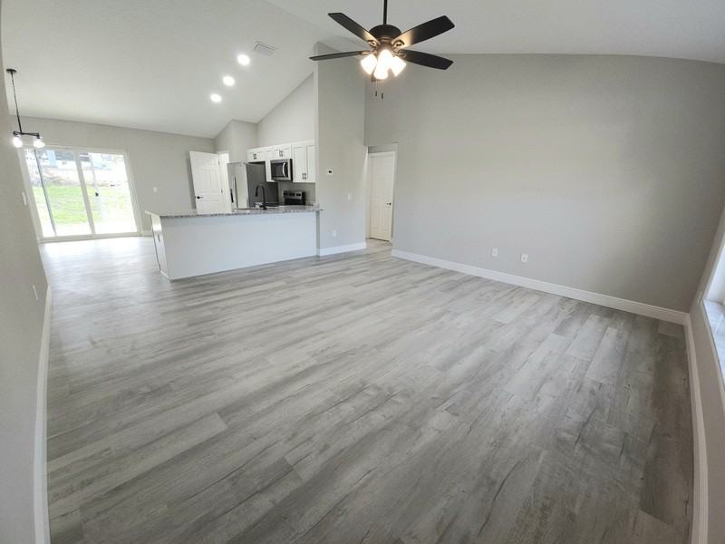 7233 N Racliff Ave - Photo 2 of 19