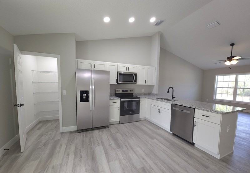 7233 N Racliff Ave - Photo 3 of 19