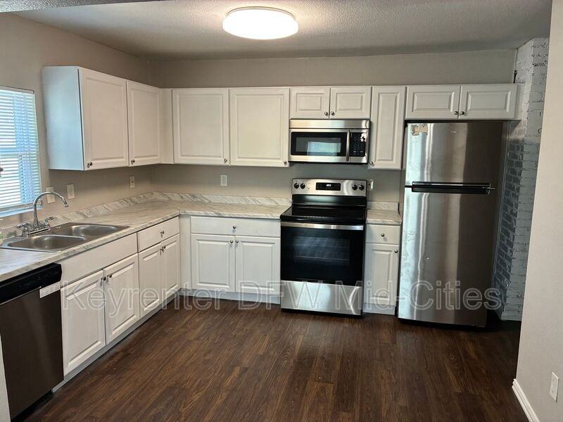 2735 Purington Avenue Fort Worth #202 - Photo 5 of 12