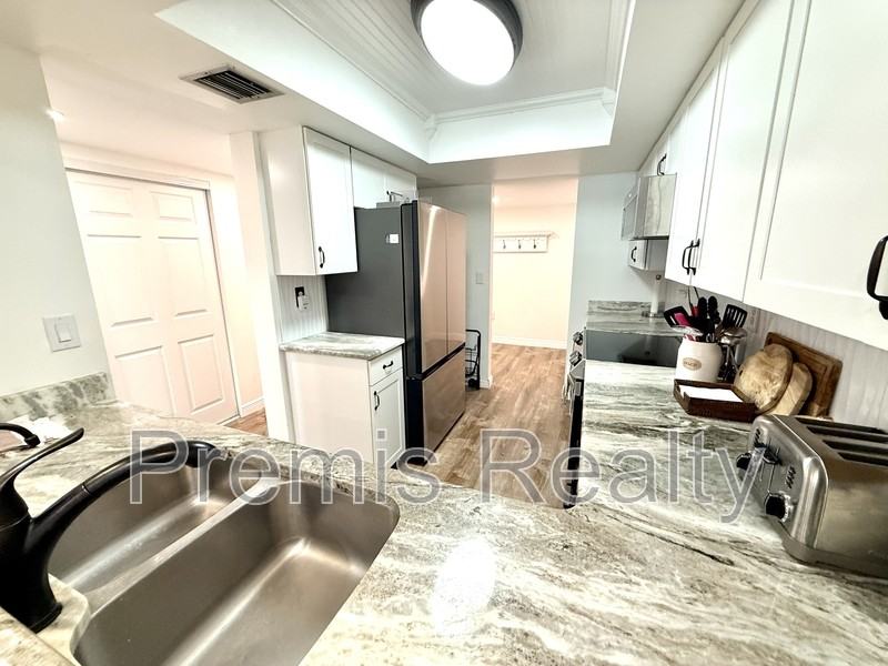 90 S Highland Ave #101 - Photo 4 of 14