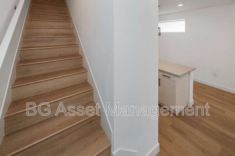 3909 Wattling St - Photo 7 of 38