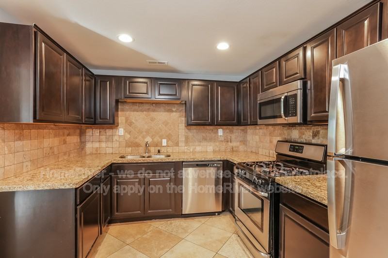 2221 E Beverly Ln - Photo 5 of 19