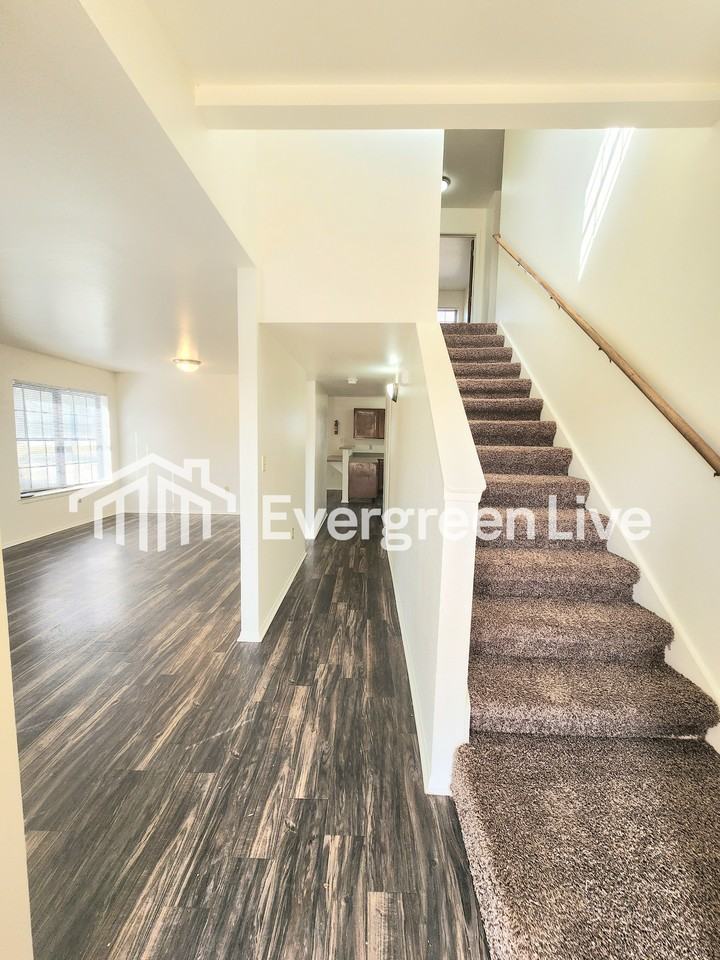 212 Buccaneer Loop - Photo 2 of 20