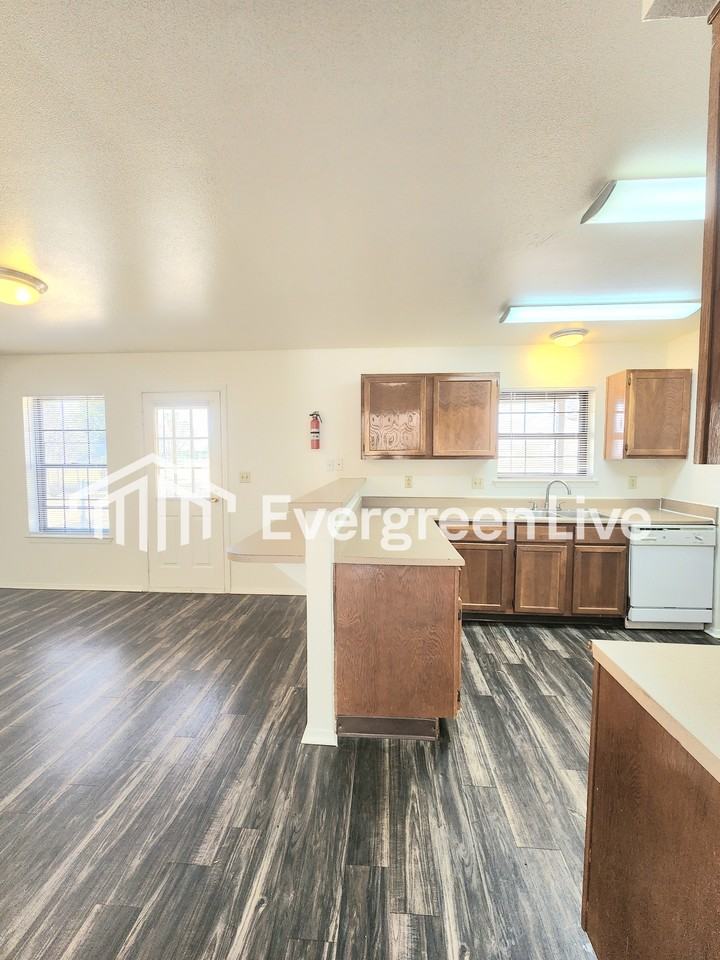 212 Buccaneer Loop - Photo 5 of 20