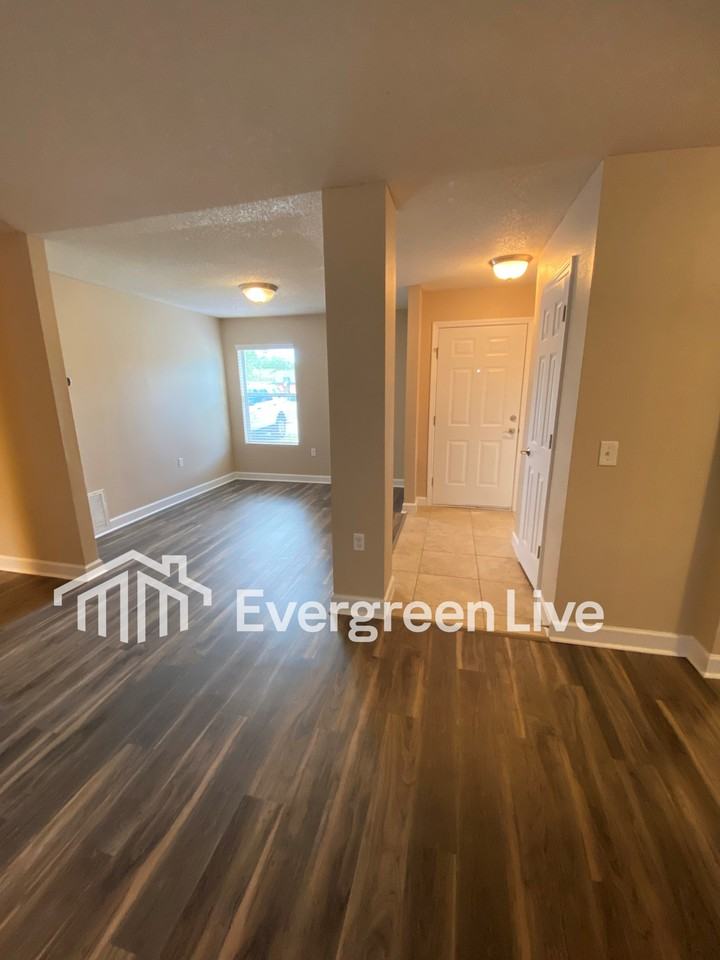 546 Carrier Dr - Photo 4 of 23