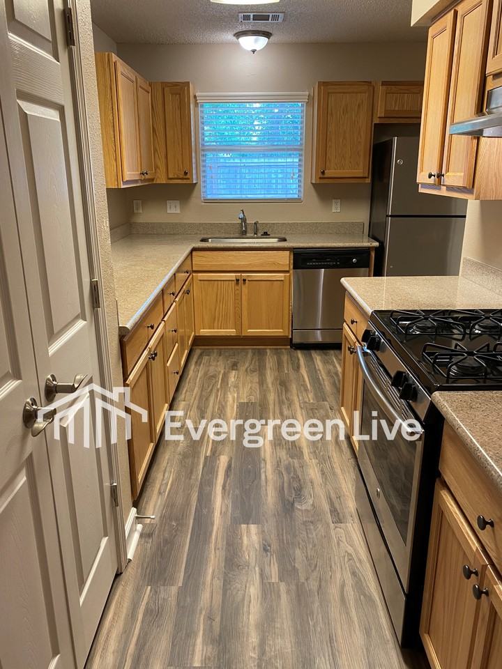 546 Carrier Dr - Photo 6 of 23