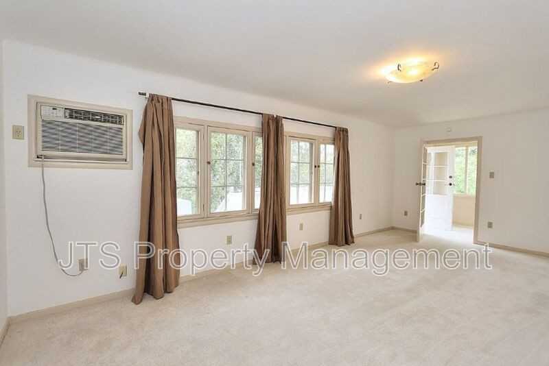 2506 S St - Photo 3 of 50