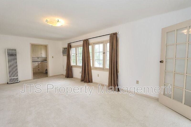 2506 S St - Photo 5 of 50