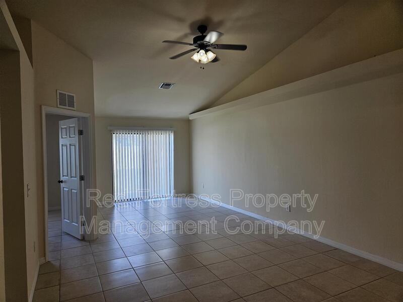 542 Se 6th Pl - Photo 4 of 12