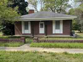 featured image of 1313 Campbell St