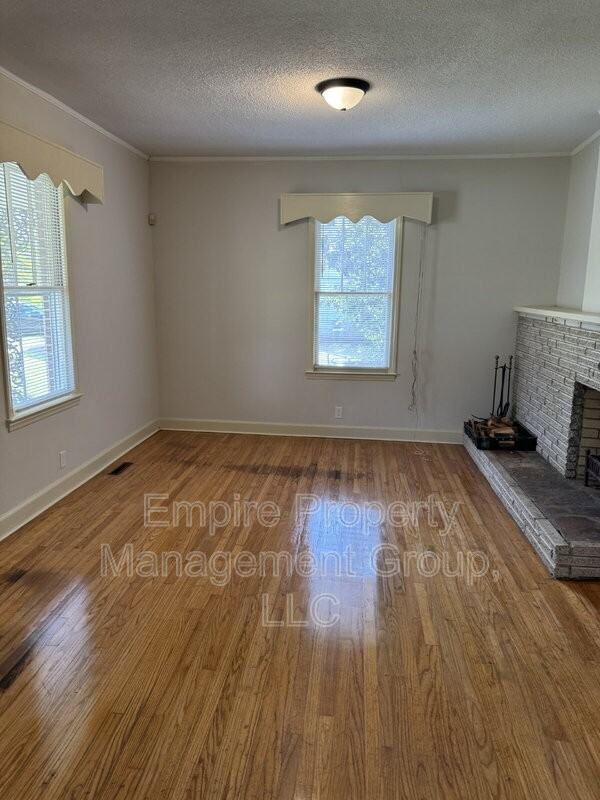 1313 Campbell St - Photo 2 of 14