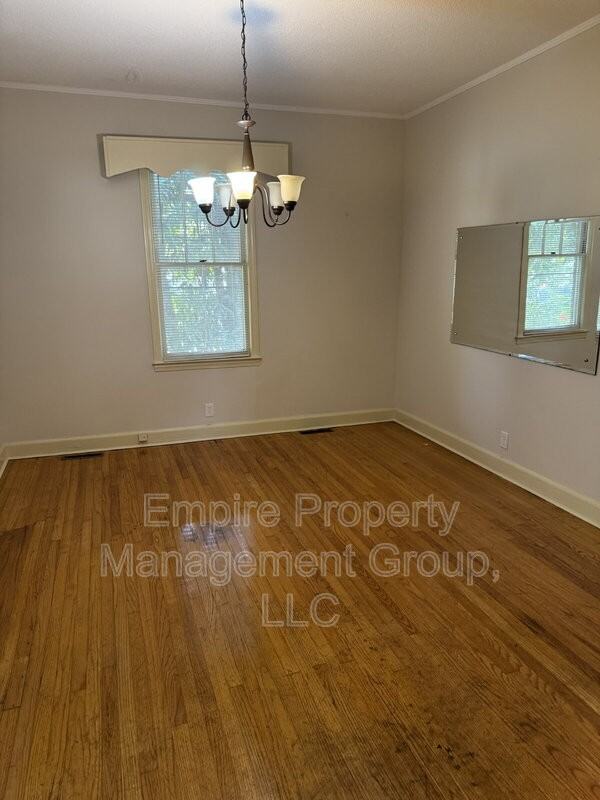 1313 Campbell St - Photo 3 of 14