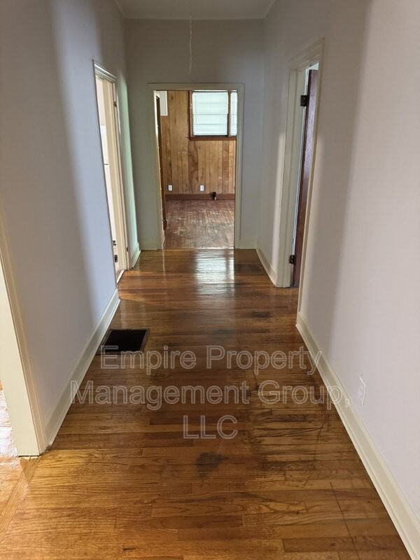 1313 Campbell St - Photo 4 of 14