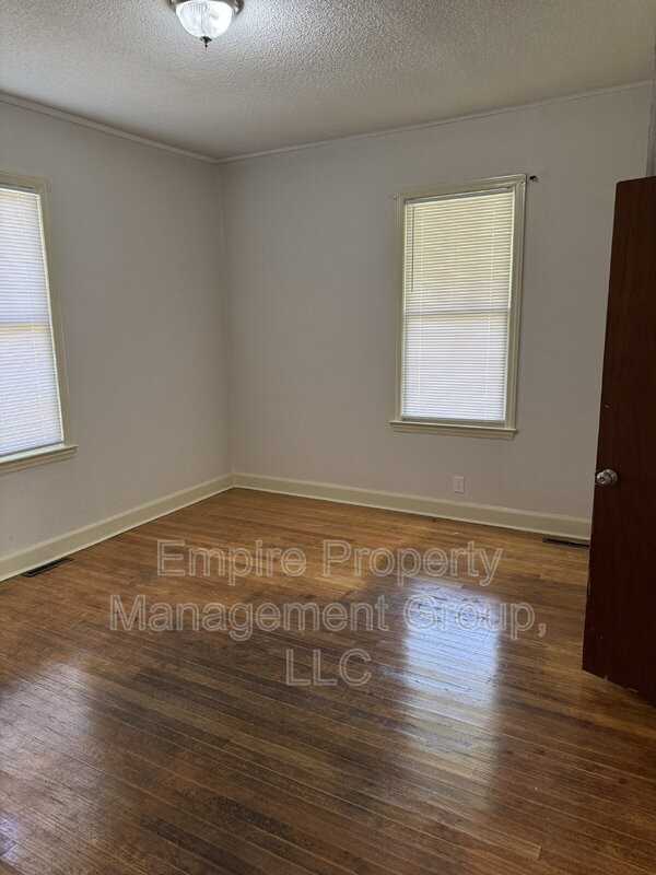 1313 Campbell St - Photo 6 of 14