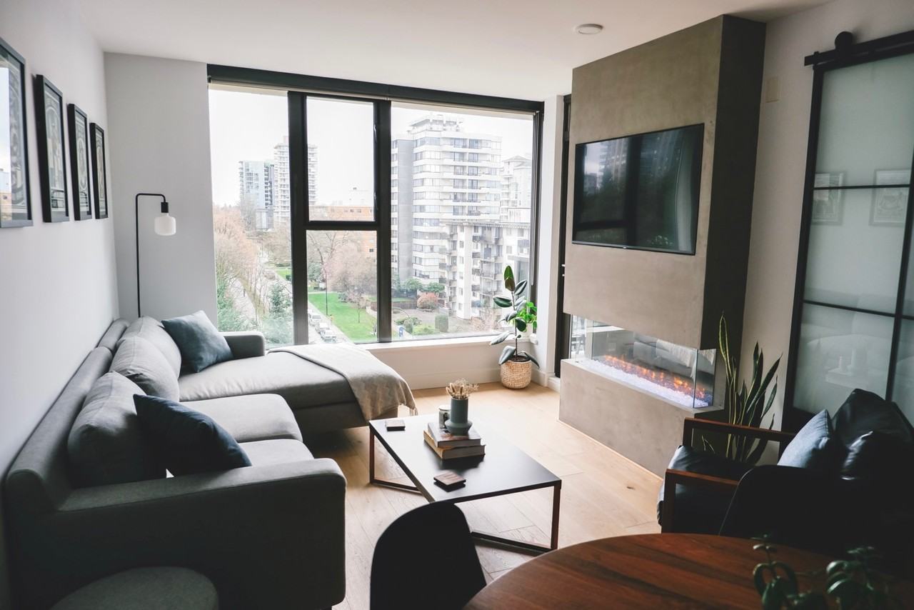 683 Victoria Pk W - Photo 2 of 15