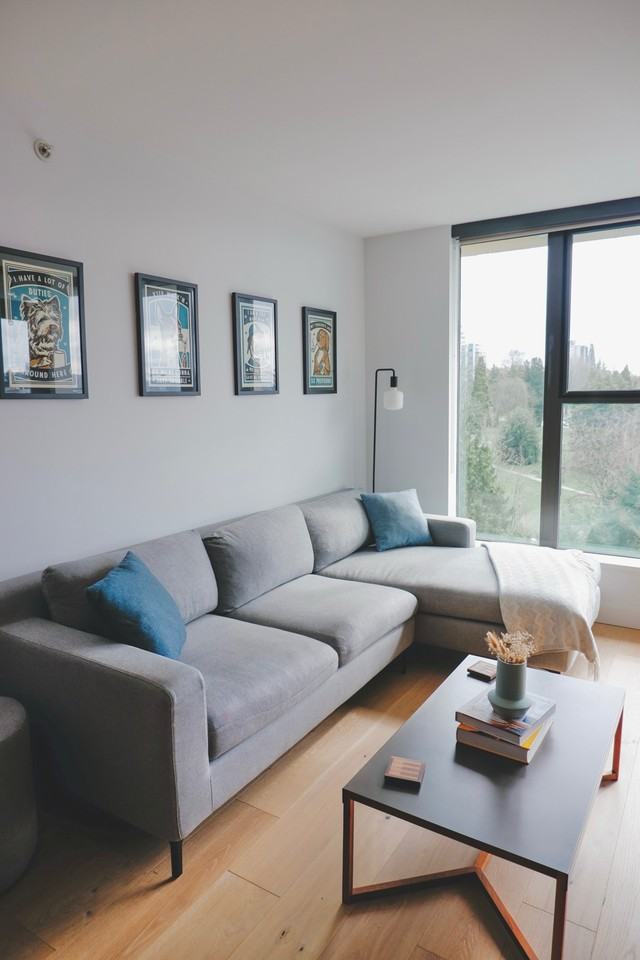 683 Victoria Pk W - Photo 3 of 15