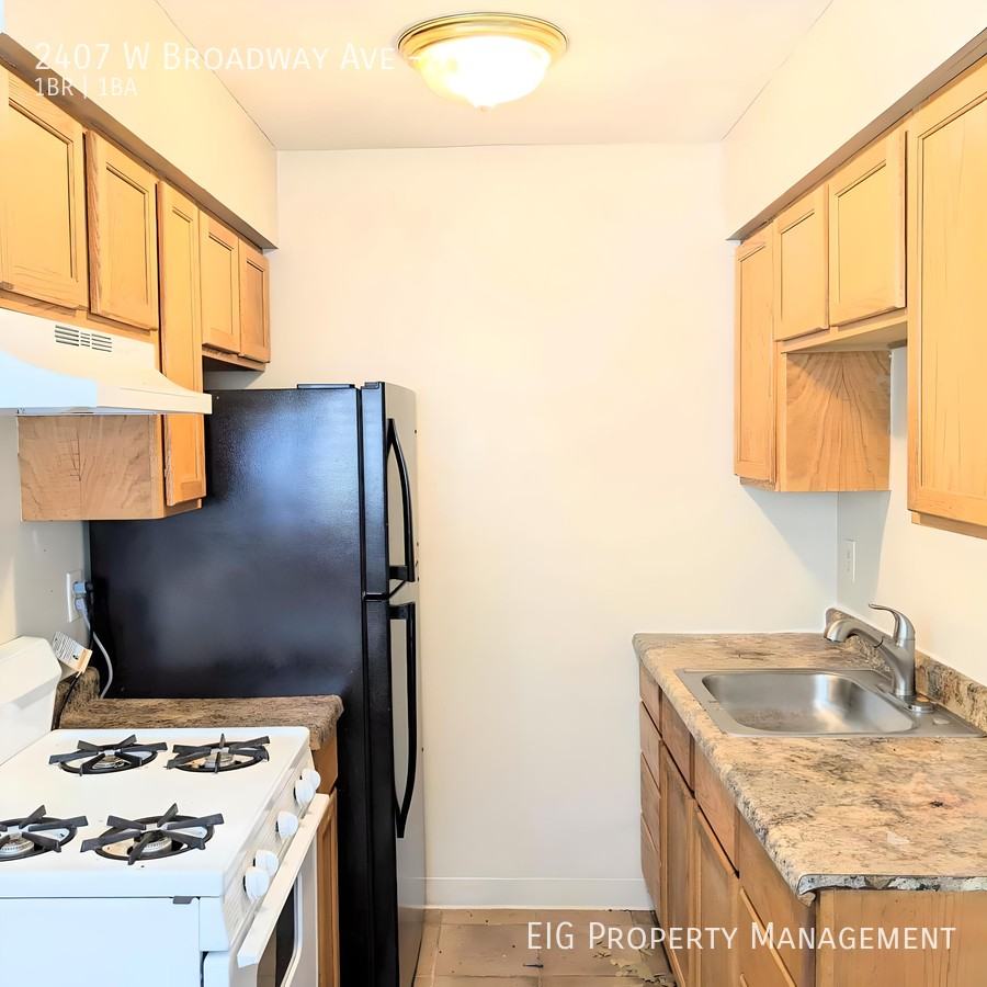 Broadway 2407 - Photo 2 of 14