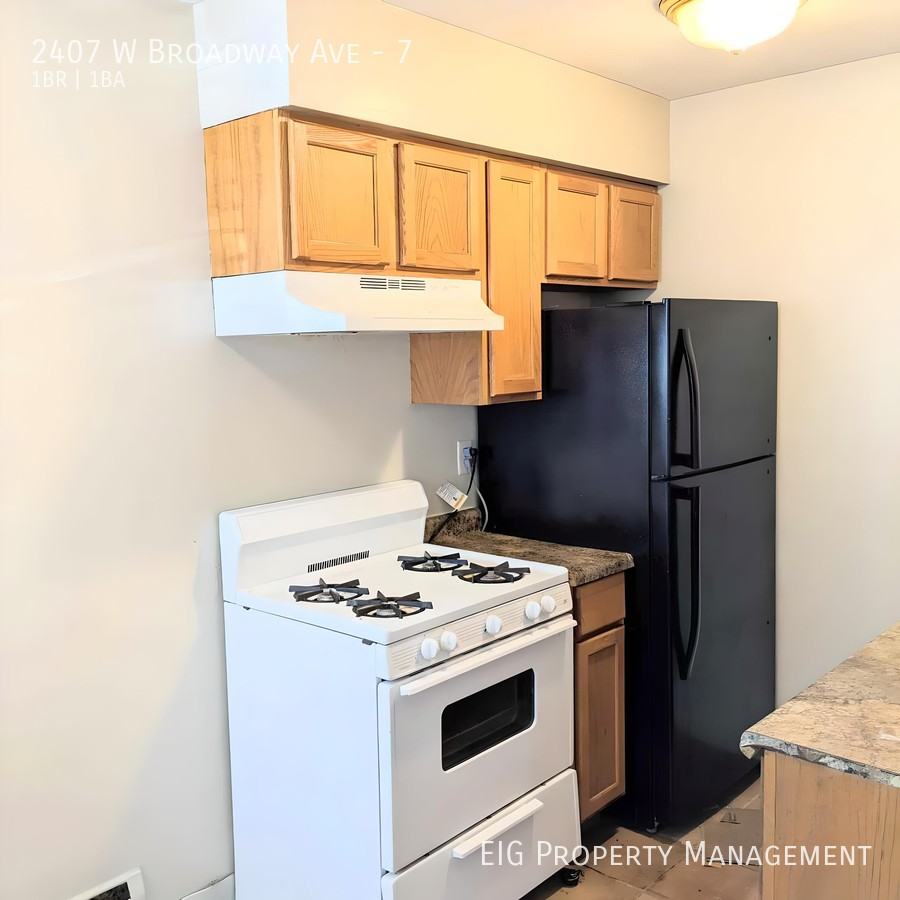 Broadway 2407 - Photo 4 of 14