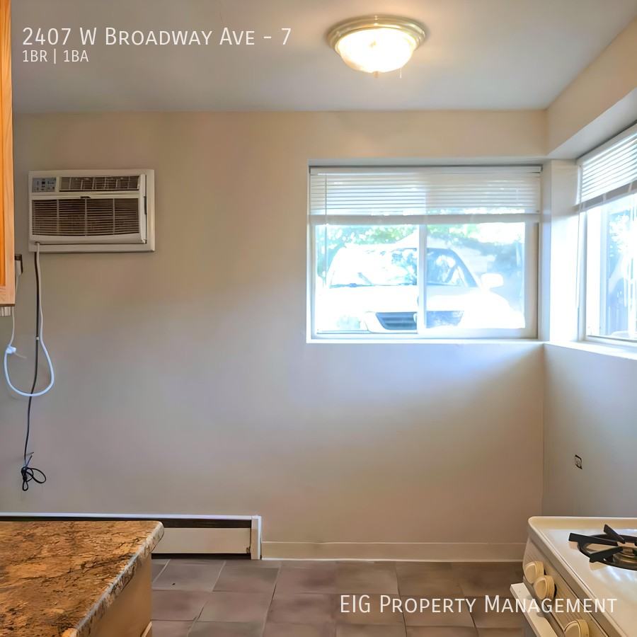 Broadway 2407 - Photo 5 of 14