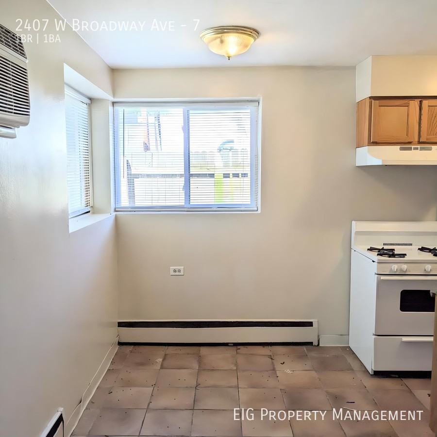 Broadway 2407 - Photo 6 of 14