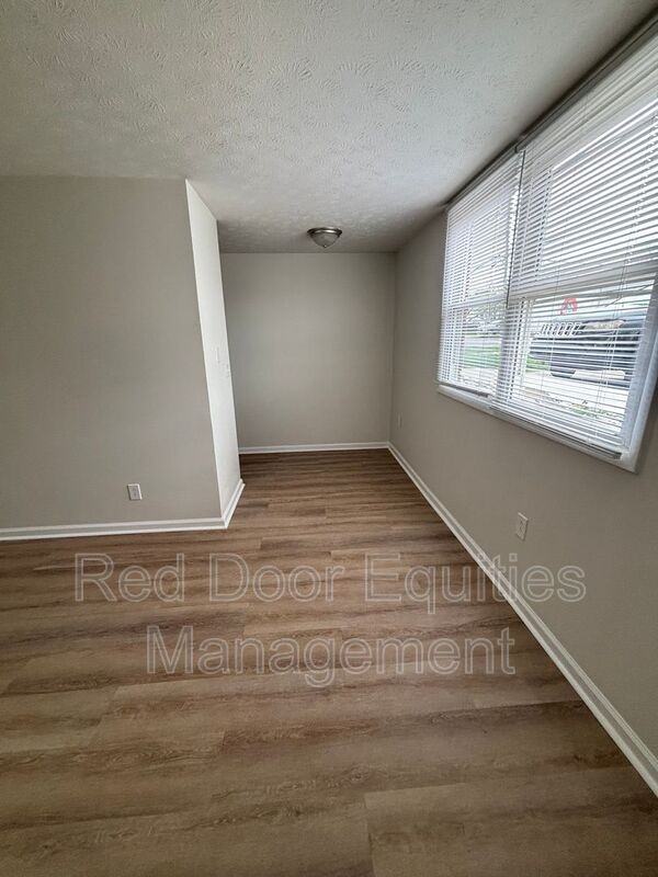 709 W 6th Ave - Photo 4 of 11