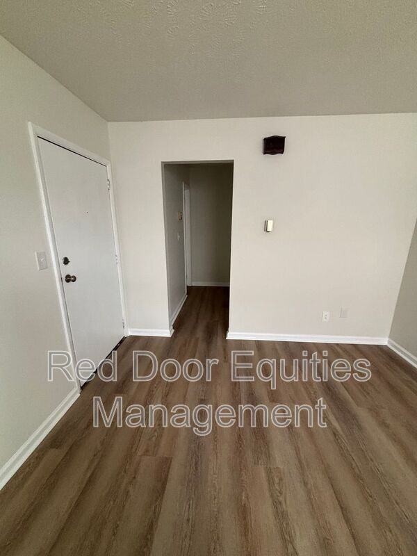 709 W 6th Ave - Photo 6 of 11