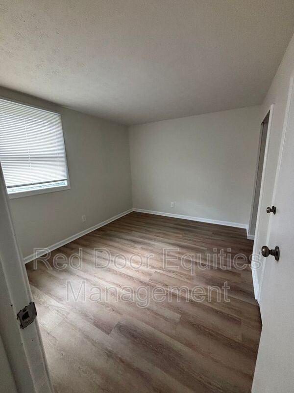 709 W 6th Ave - Photo 7 of 11