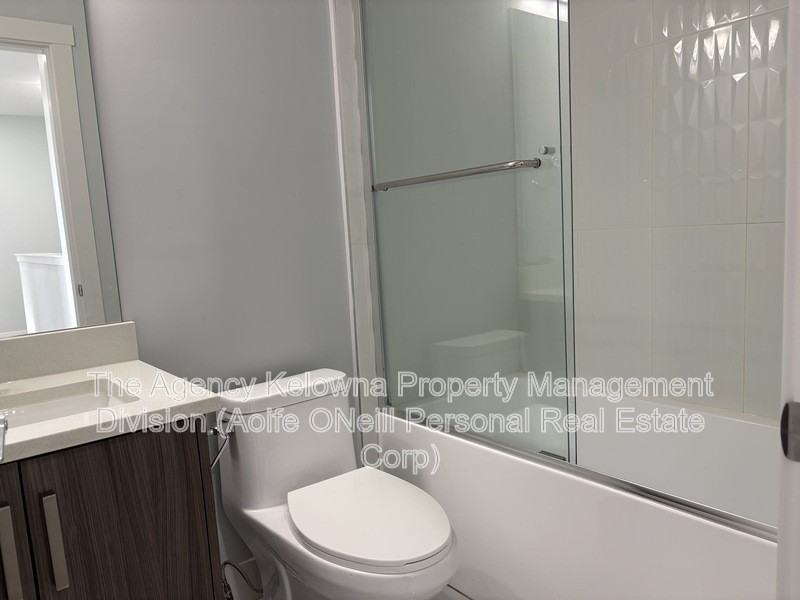 1001 Stockwell Ave #3 - Photo 4 of 21