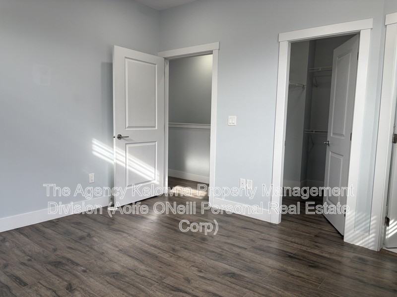 1001 Stockwell Ave #3 - Photo 6 of 21