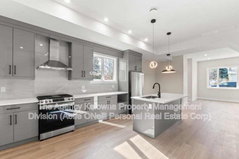 758 Coopland Cres #2 - Photo 3 of 19