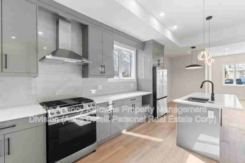 758 Coopland Cres #2 - Photo 5 of 19