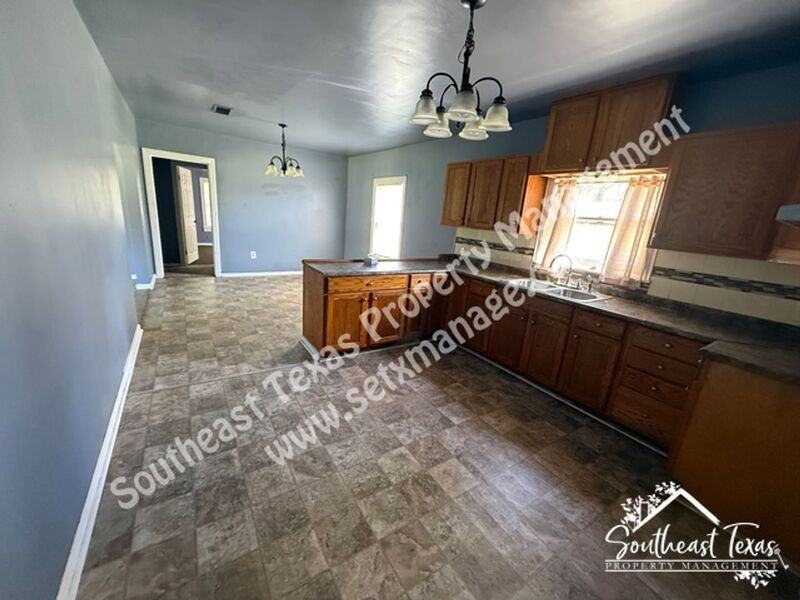 3255 Charles St - Photo 5 of 12