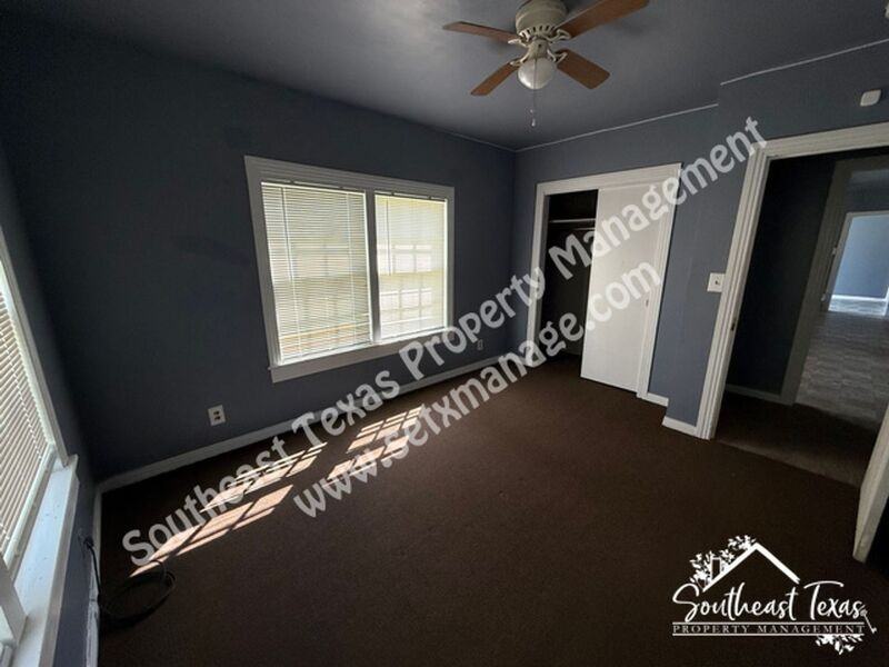 3255 Charles St - Photo 7 of 12