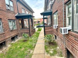 featured image of 120 N 6th St #6