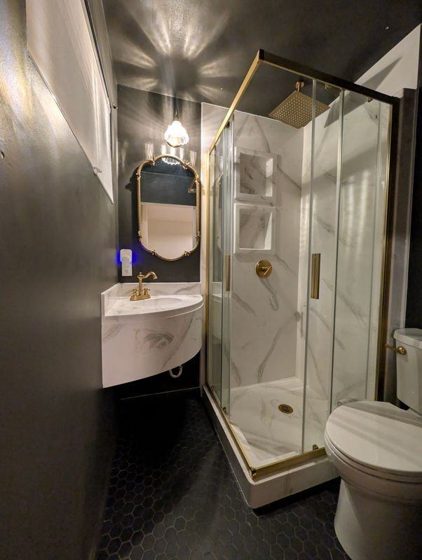 1309 W 10th St - Photo 2 of 8