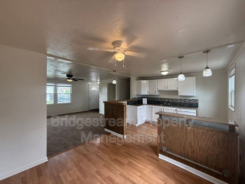 105 Woodard Dr - Photo 3 of 10