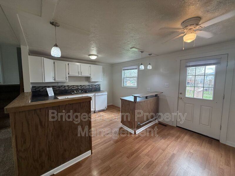 105 Woodard Dr - Photo 2 of 10