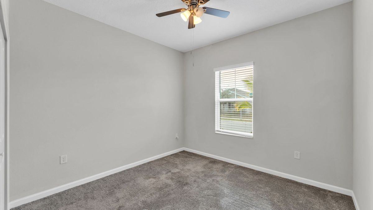 244 Pershing St - Photo 4 of 34