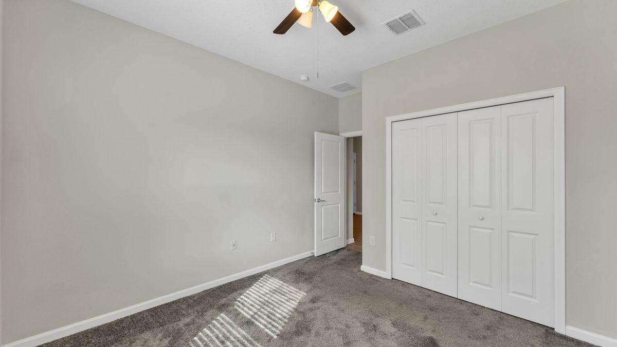 244 Pershing St - Photo 5 of 34