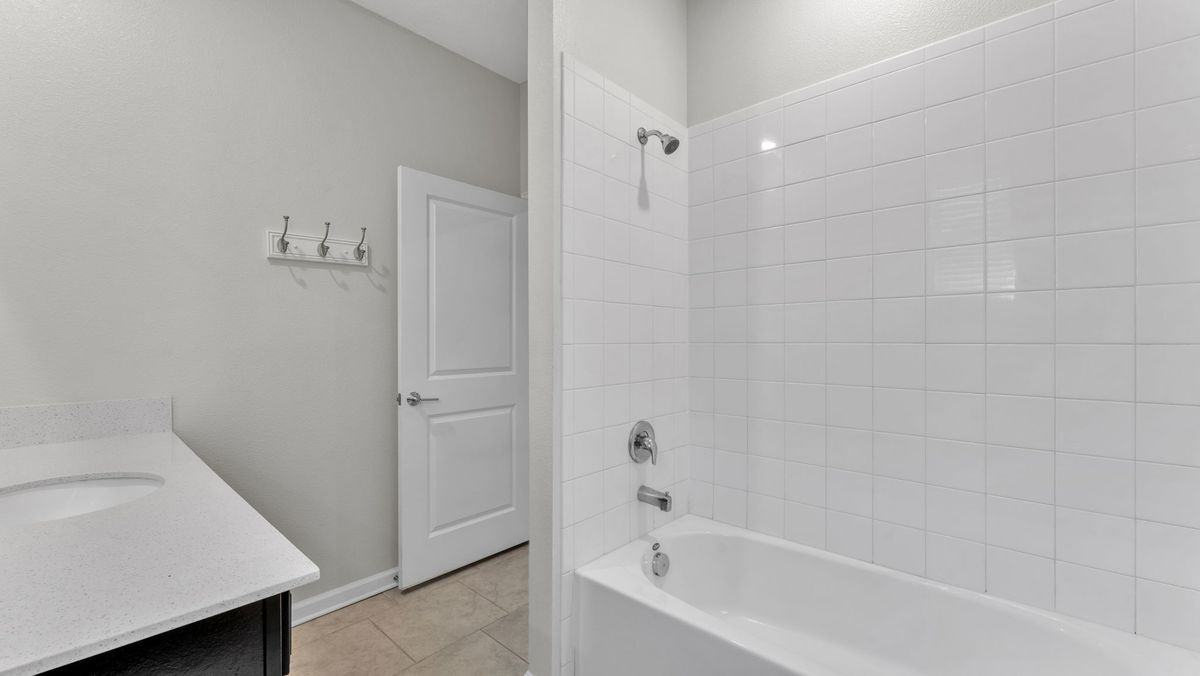 244 Pershing St - Photo 7 of 34