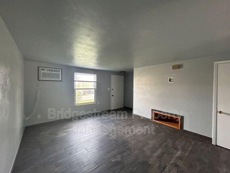 154 Forest St - Photo 3 of 7