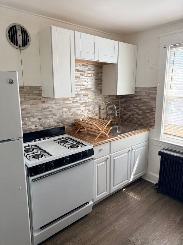 5913 Bertram Ave - Photo 5 of 7