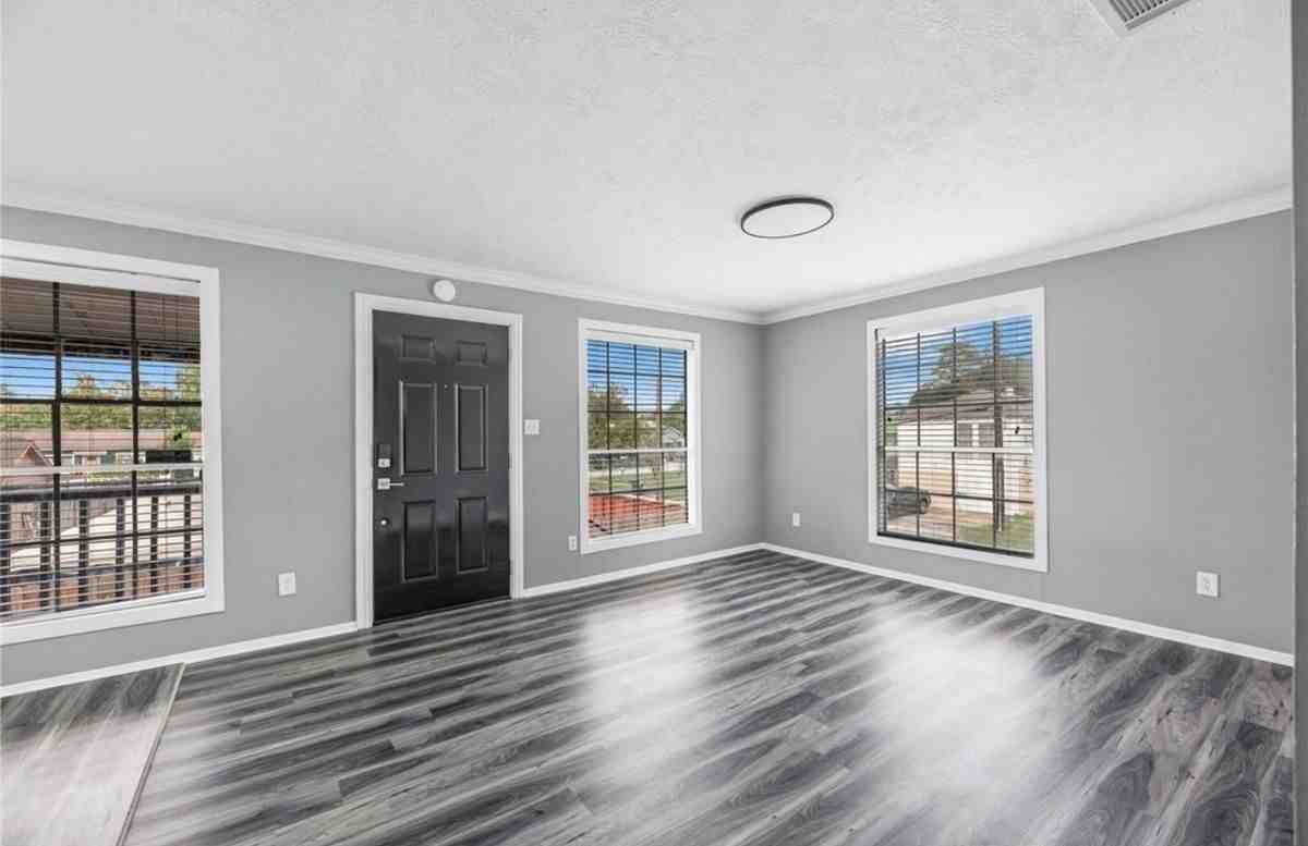 502 Frawley St ##2 - Photo 4 of 12